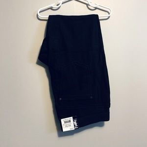 Brand New Hue Capri Pants in Black - Size M